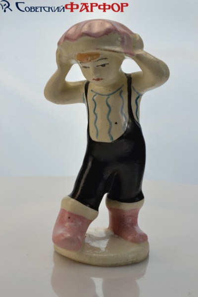 статуэтка мальчик с шляпой