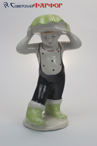 статуэтка мальчик с шляпой